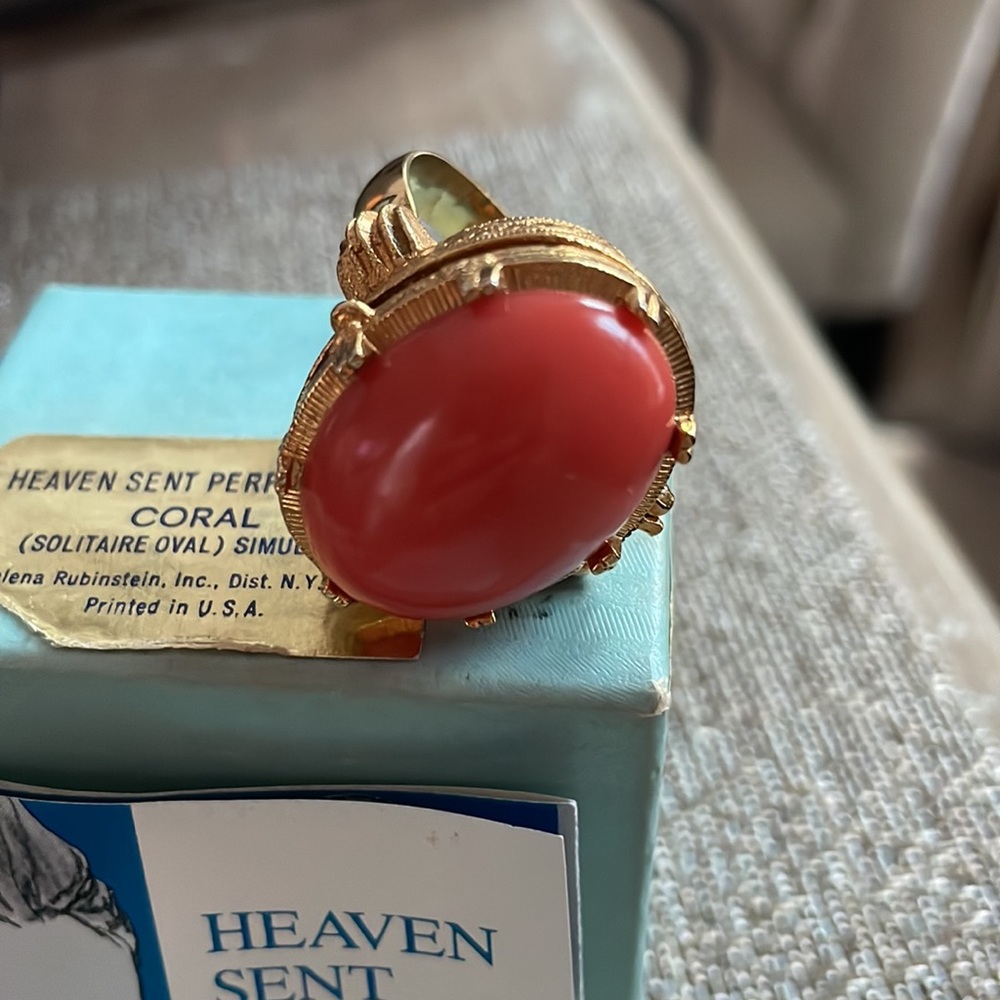 Vintage Perfume Ring from Helena Rubinstein.
